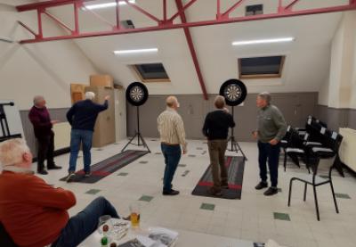 we spelen 1 x per maand darts in oc de rijger te moerzeke-kastel