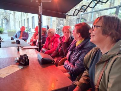 aandachtig luisteren naar de bijzonder rijke geschiedenis van mechelen